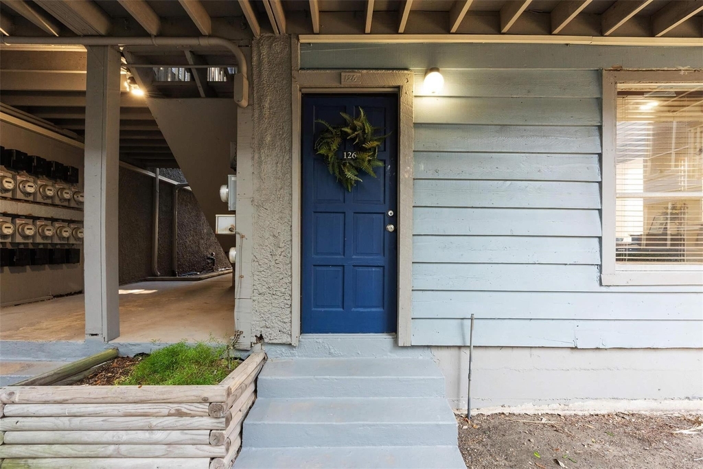 8100 Seawall Boulevard - Photo 9
