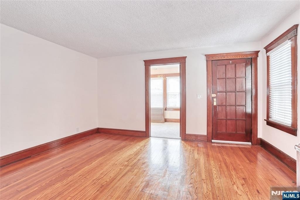 215 Walter - Photo 2