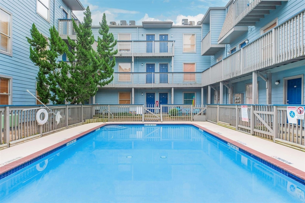 8100 Seawall Boulevard - Photo 0