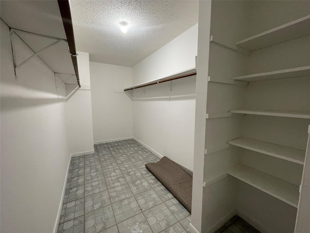 3909 Tanglewilde Street - Photo 6