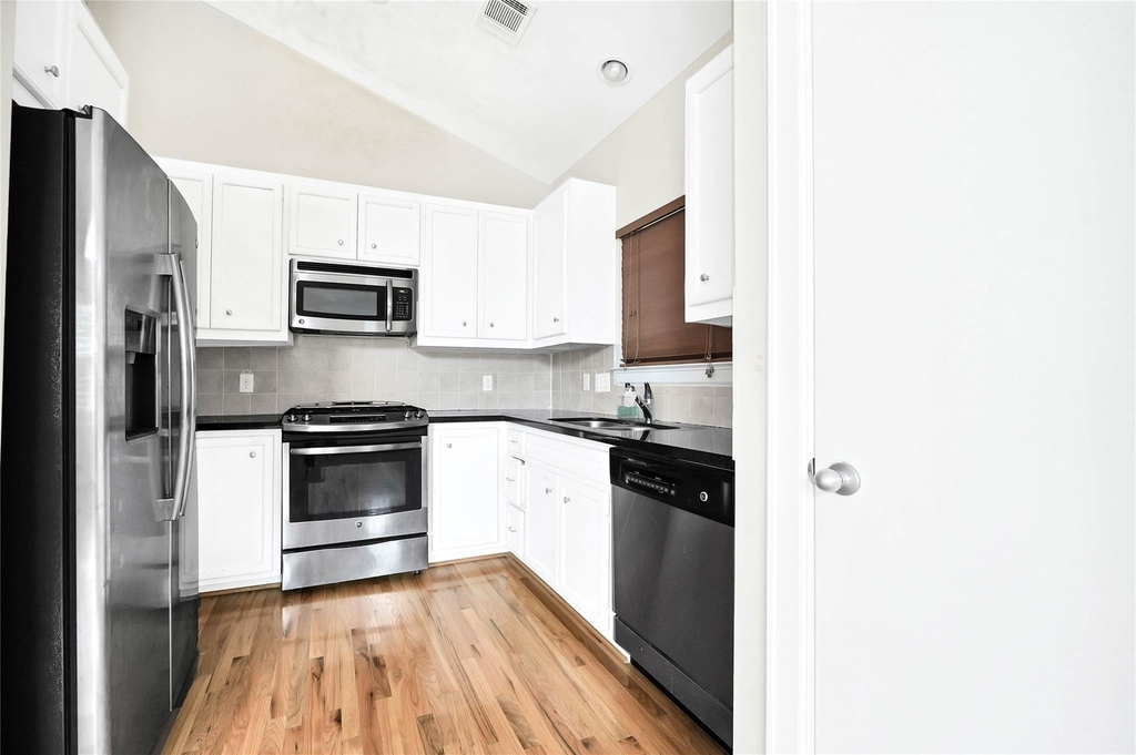 3633 Main Plaza Drive - Photo 10