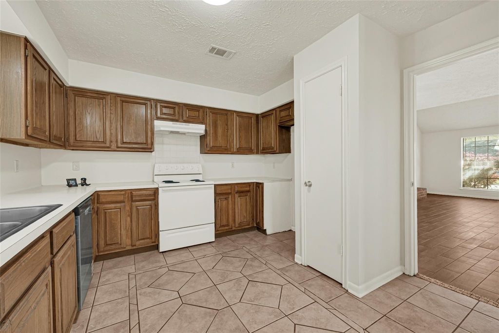 4910 Brownfields Court - Photo 8