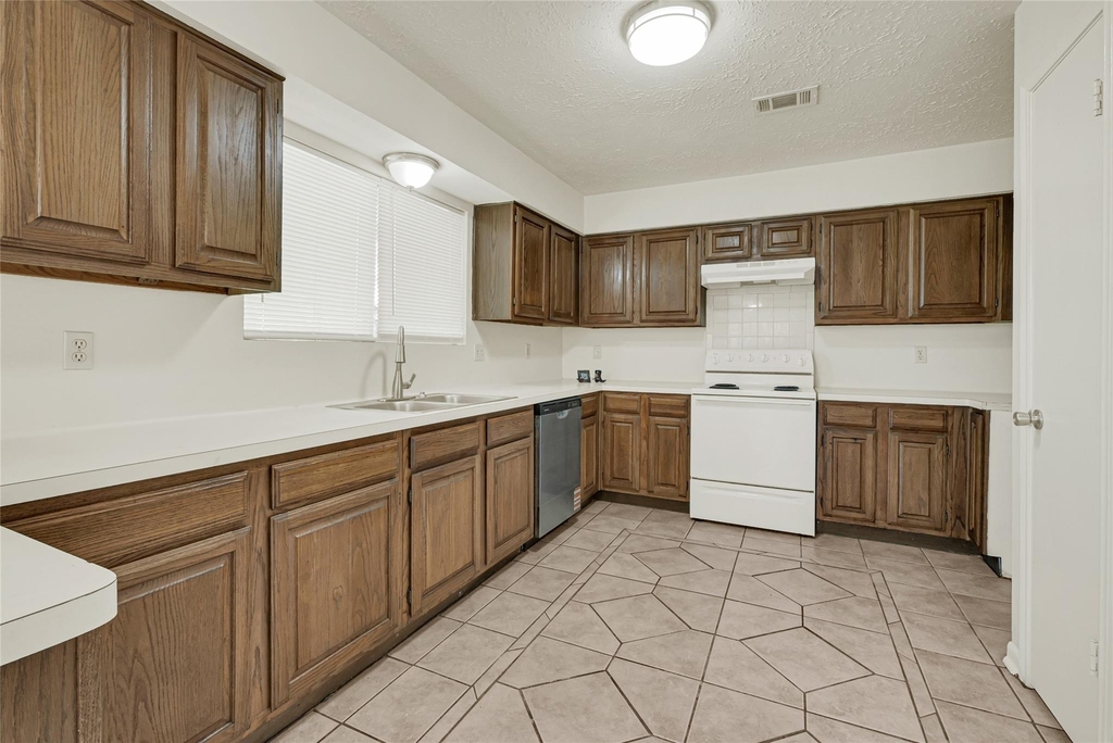 4910 Brownfields Court - Photo 9