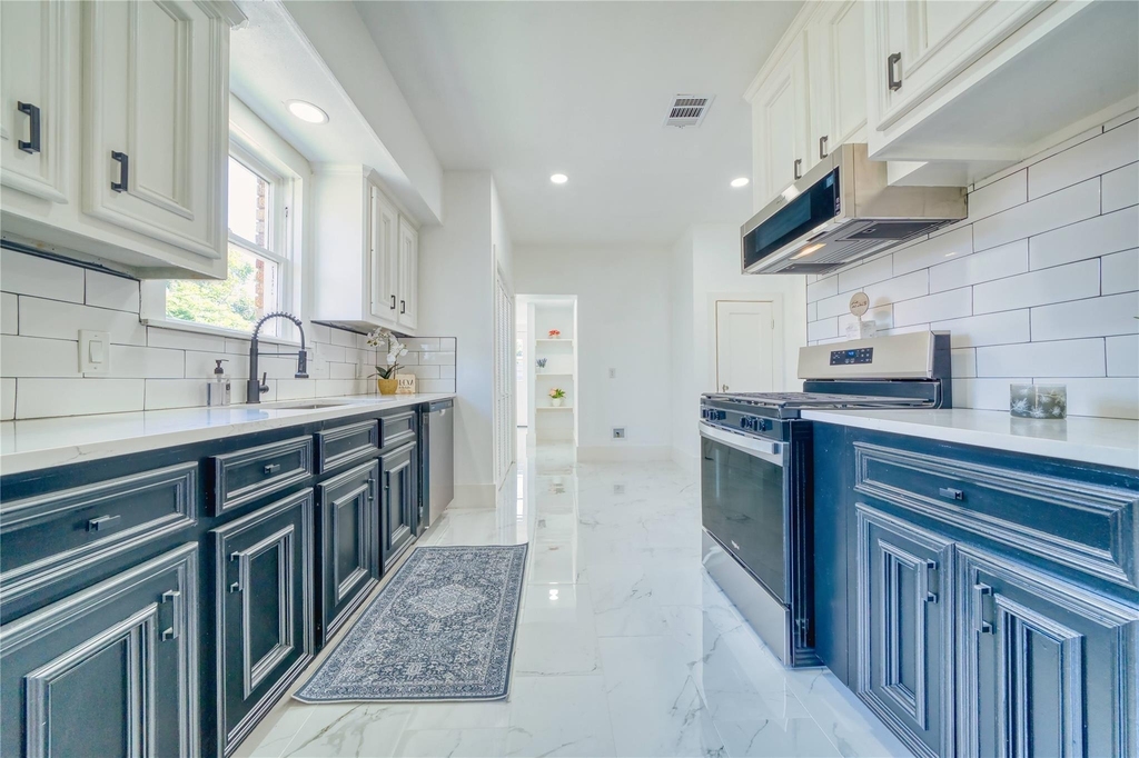 1569 Elliott Street - Photo 13