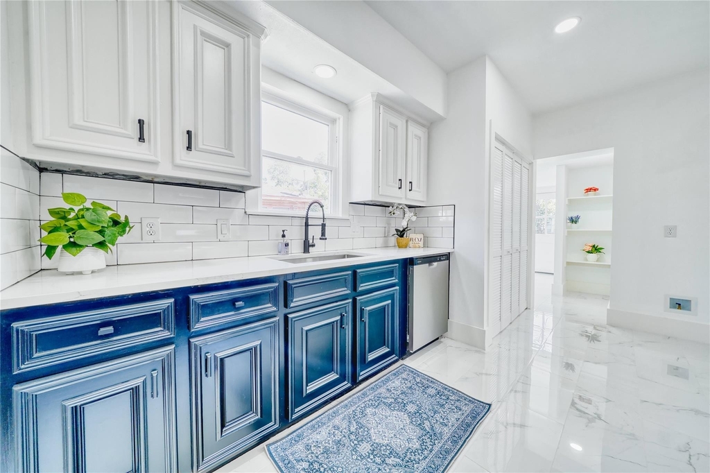 1569 Elliott Street - Photo 14