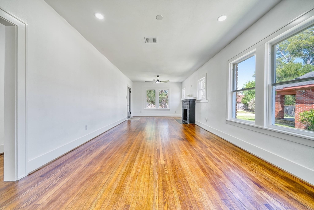 1569 Elliott Street - Photo 10