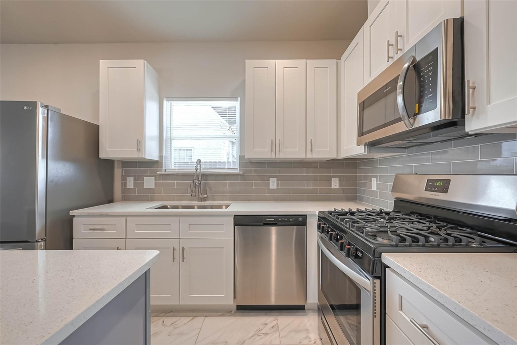 910 King Street - Photo 12