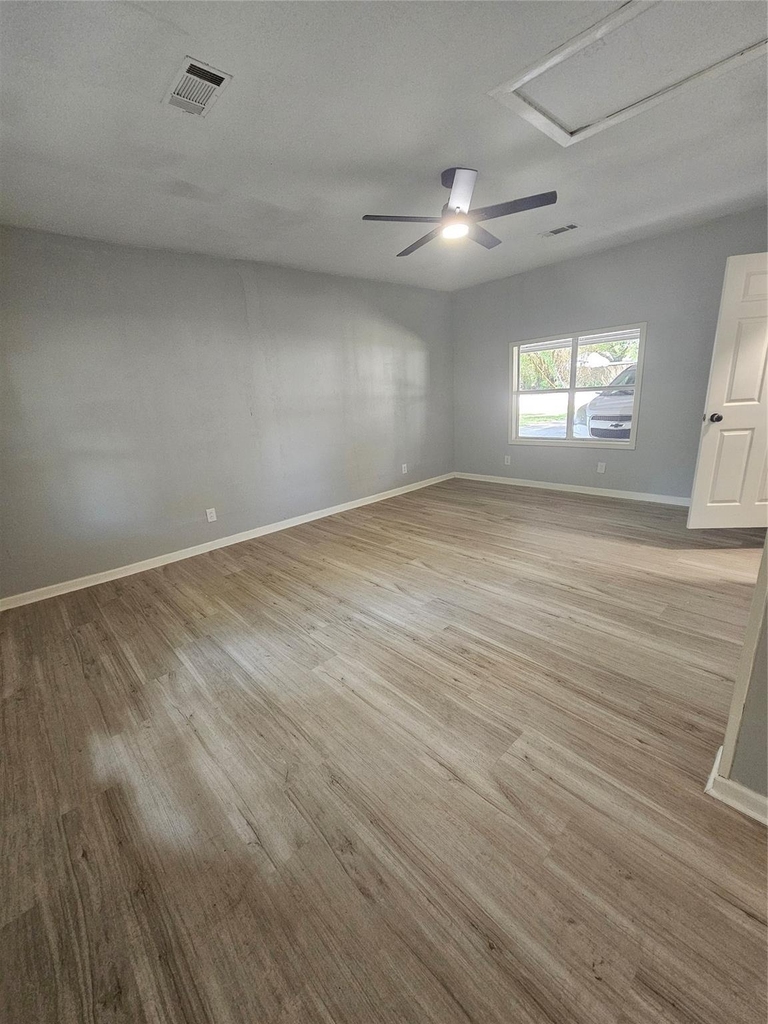3016 Lincoln Street - Photo 2