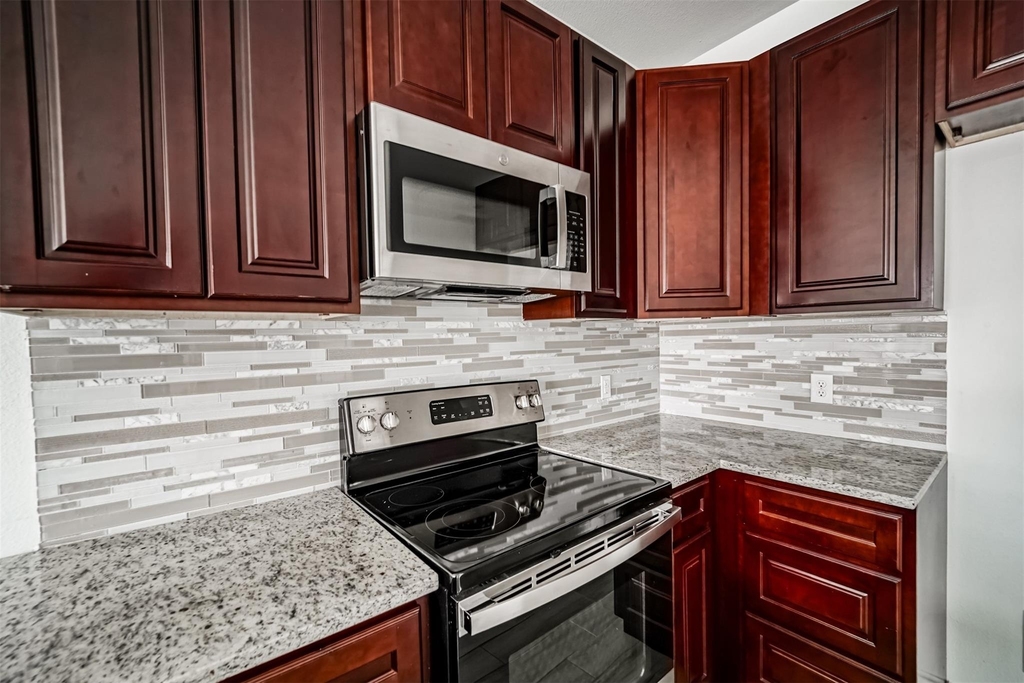 16888 Kempwood - Photo 7