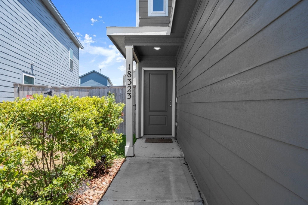 18323 Palazzo Romano Lane - Photo 3