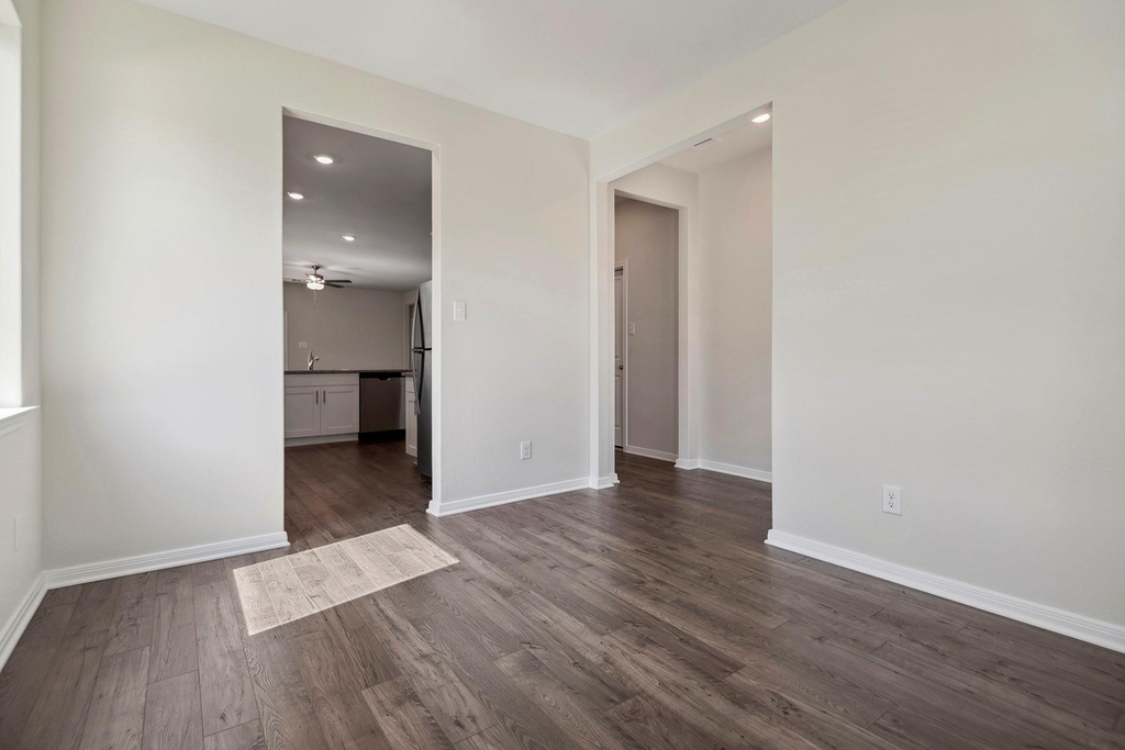 15415 Maple Terrace Drive - Photo 4