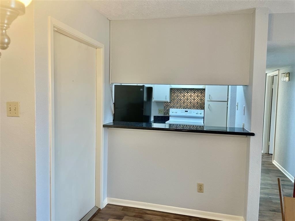 3025 Walnut Bend Lane - Photo 4