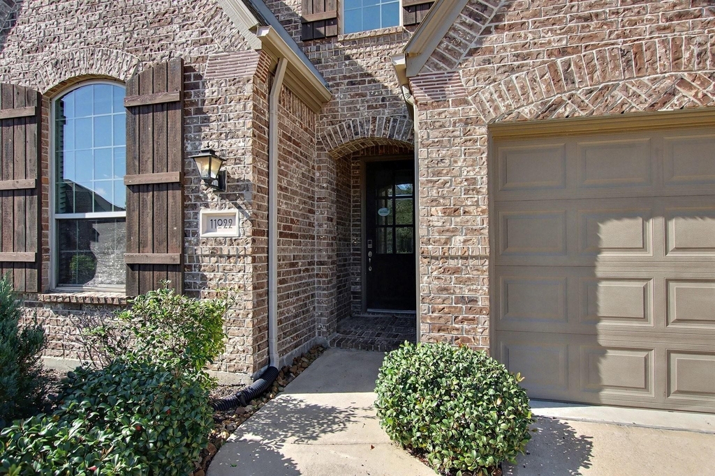 11022 Croftmore Drive - Photo 2