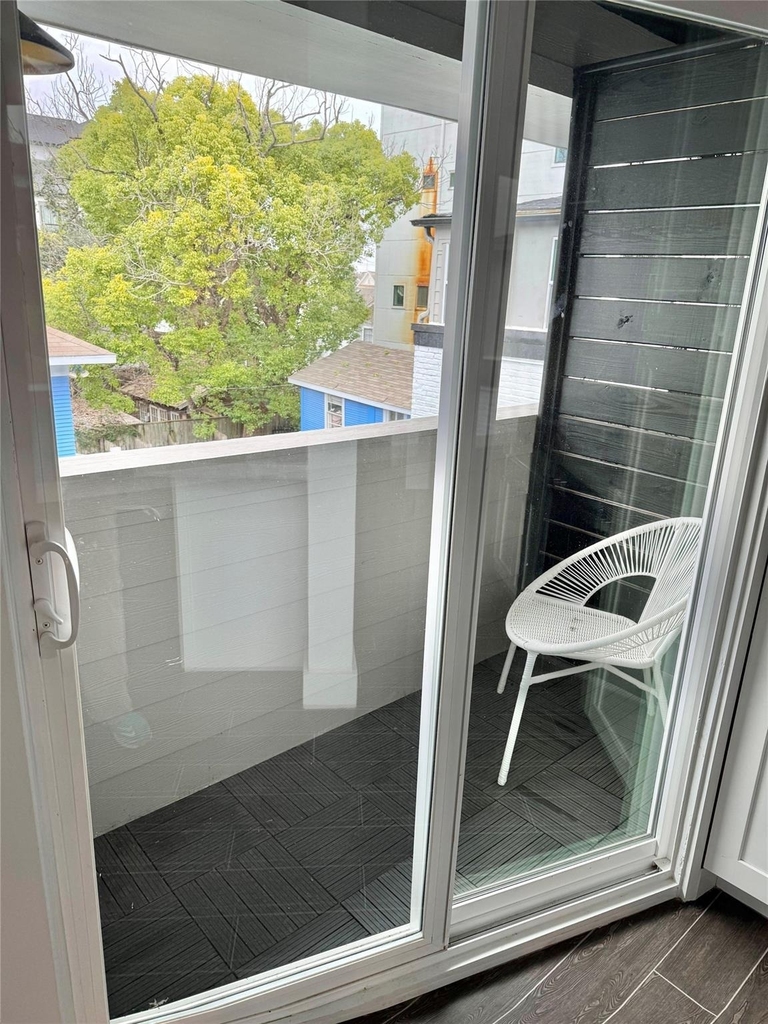 412 Pacific Street - Photo 2