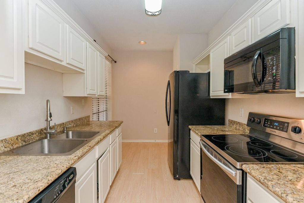 2255 Braeswood Park Drive - Photo 9