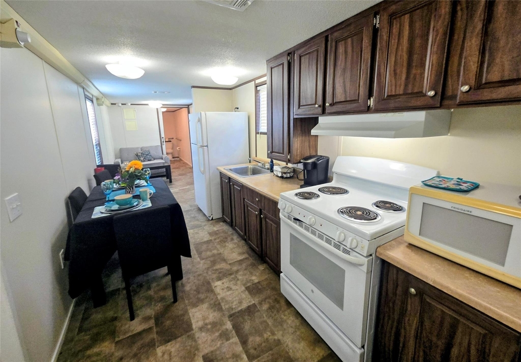 12207 Lynda Drive - Photo 1