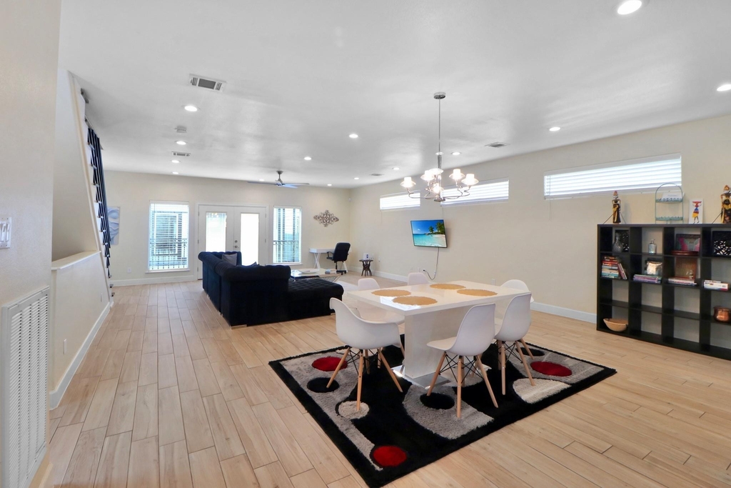 3045 Clinton Drive - Photo 3