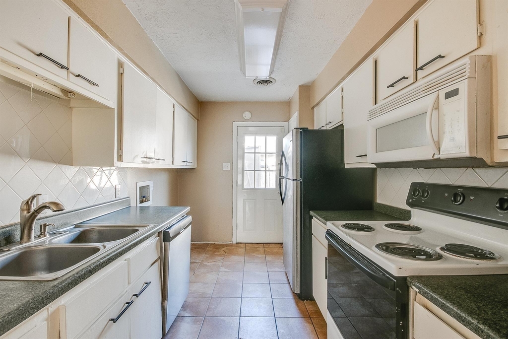 2689 Gessner Road - Photo 2