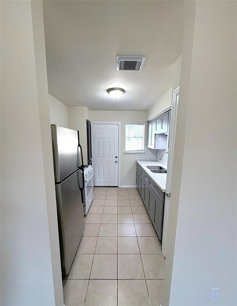 1120 3rd Street - Photo 3
