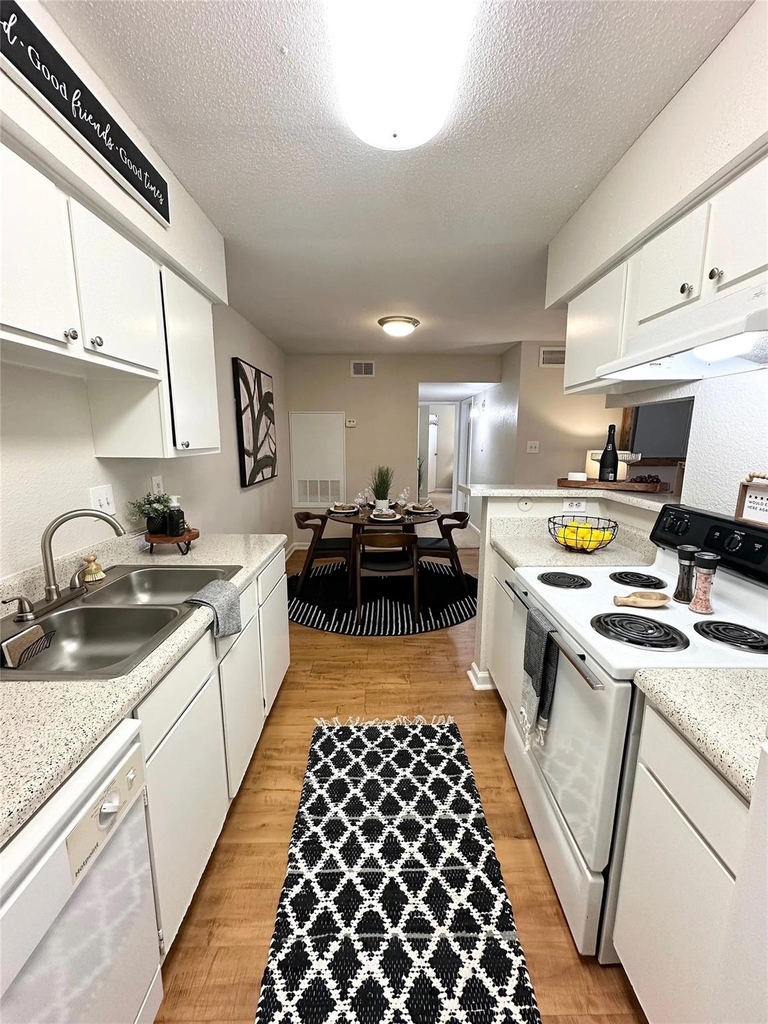 10601 Sabo Road - Photo 14