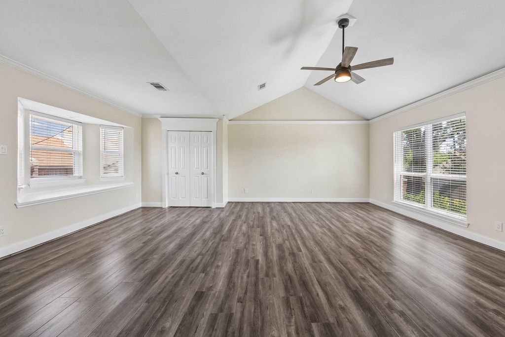 1017 Nantucket Drive - Photo 11