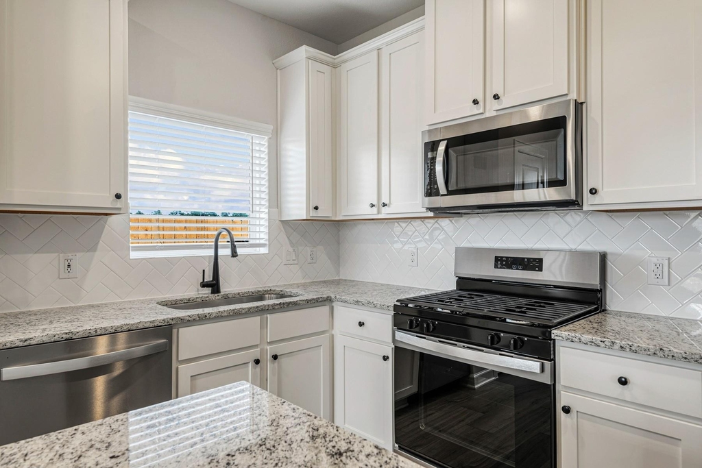 15650 Honey Cove Drive - Photo 9