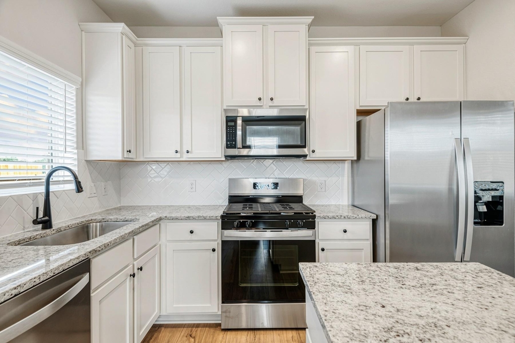 15650 Honey Cove Drive - Photo 8