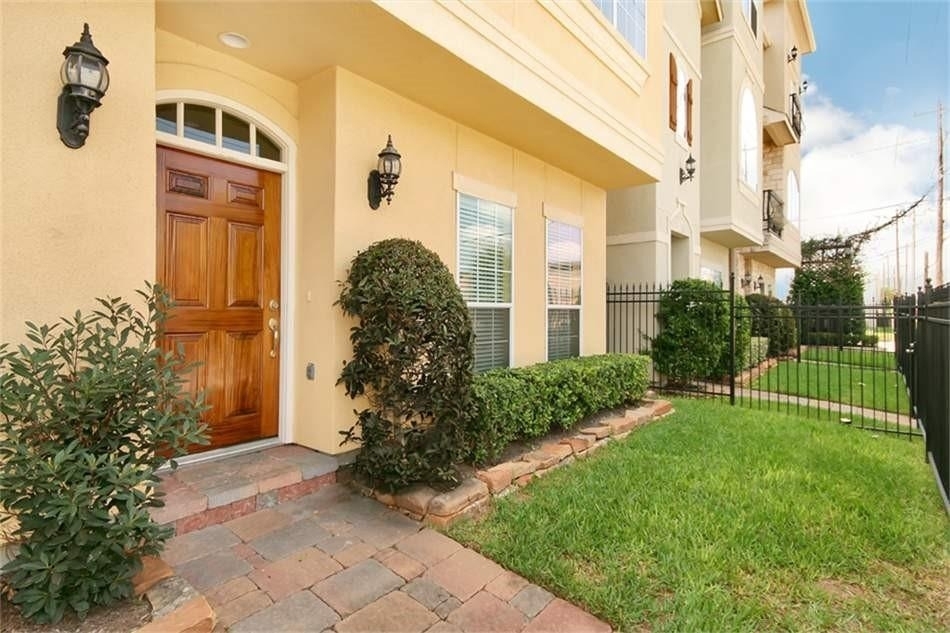 1717 Spring Street - Photo 1
