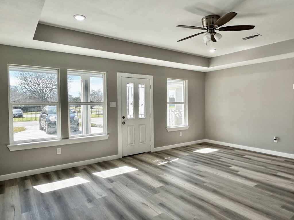4103 Coon St - Photo 2