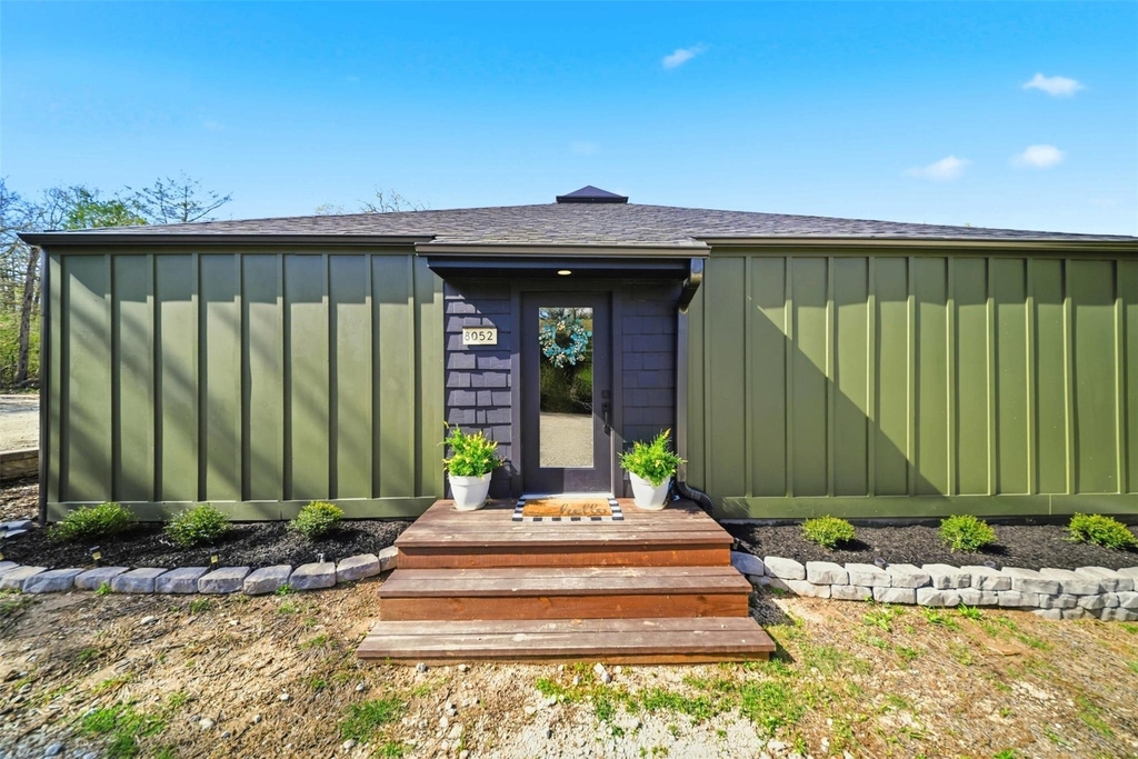 8052 Perry Lane - Photo 4
