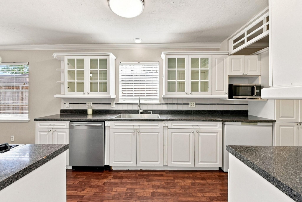 10715 Wickersham Lane - Photo 13