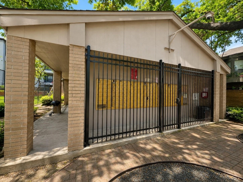 10811 Richmond Avenue - Photo 16