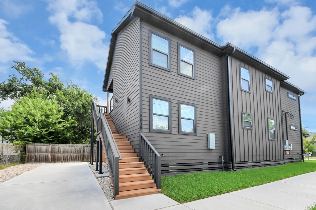 801 E 32nd 1/2 Street - Photo 1