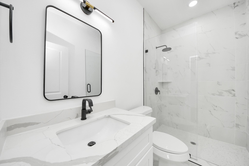 801 E 32nd 1/2 Street - Photo 9