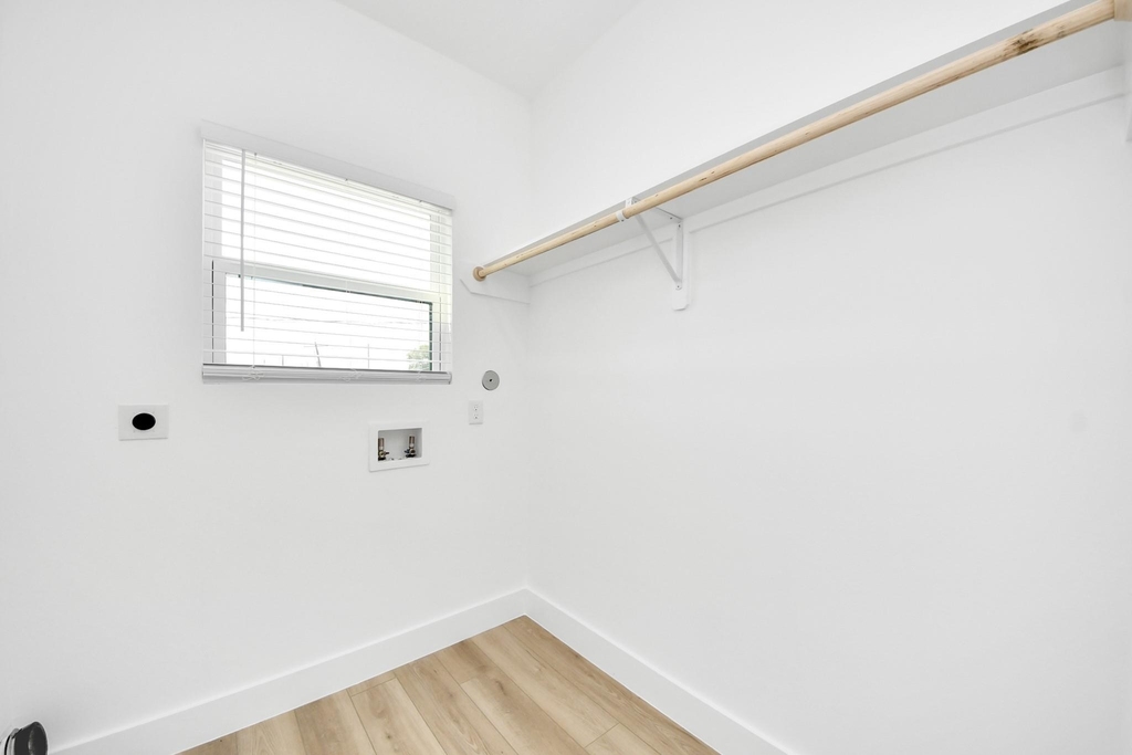 801 E 32nd 1/2 Street - Photo 29