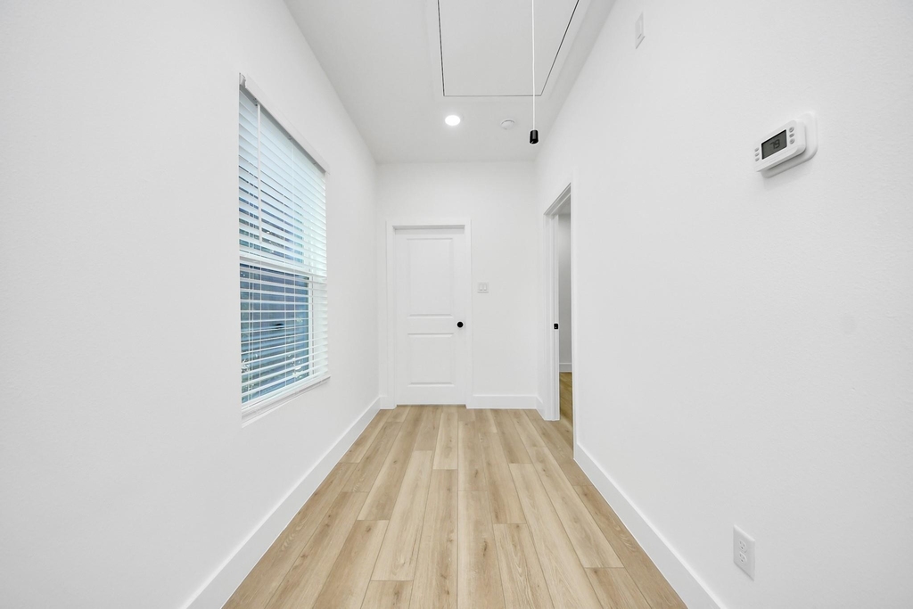 801 E 32nd 1/2 Street - Photo 28