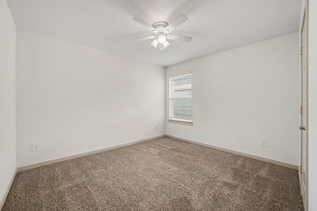 4002 Itzle Island Court - Photo 21