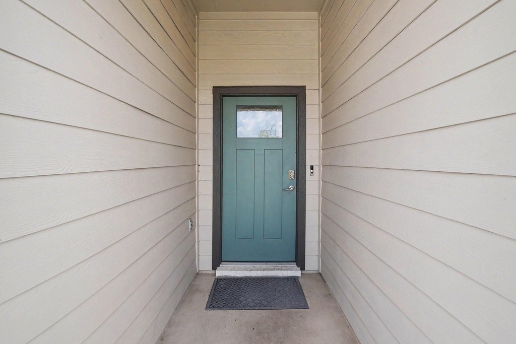 4002 Itzle Island Court - Photo 3