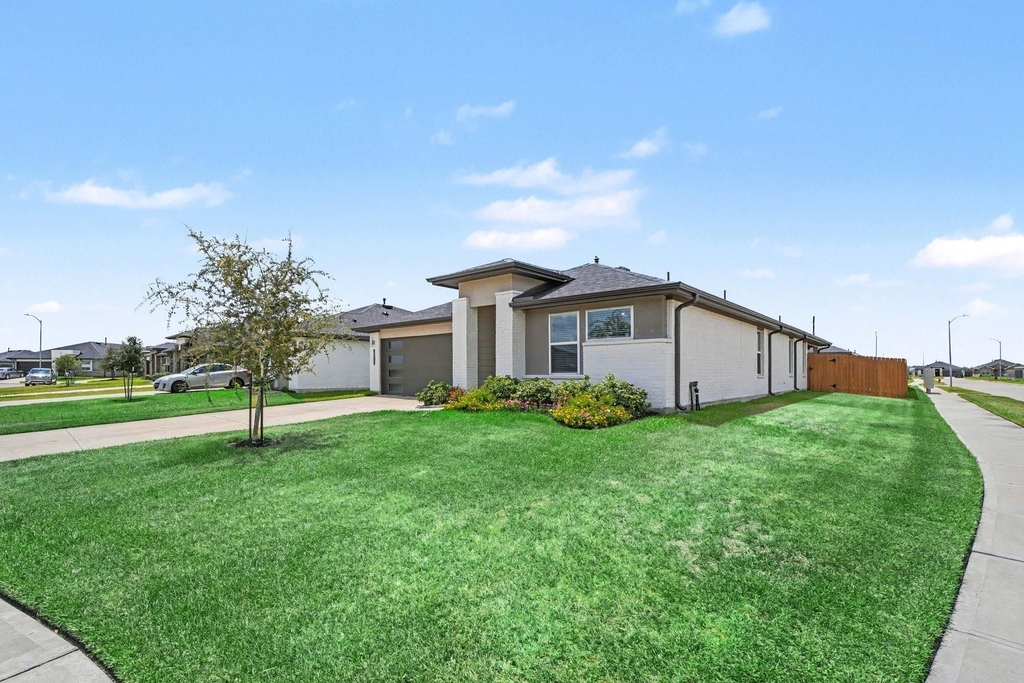 4002 Itzle Island Court - Photo 2