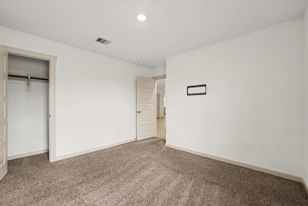 4002 Itzle Island Court - Photo 24