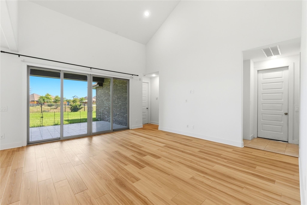24610 Bardona Way - Photo 4