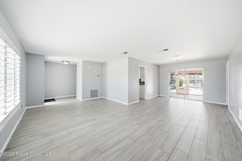 1172 Bay Drive E - Photo 8