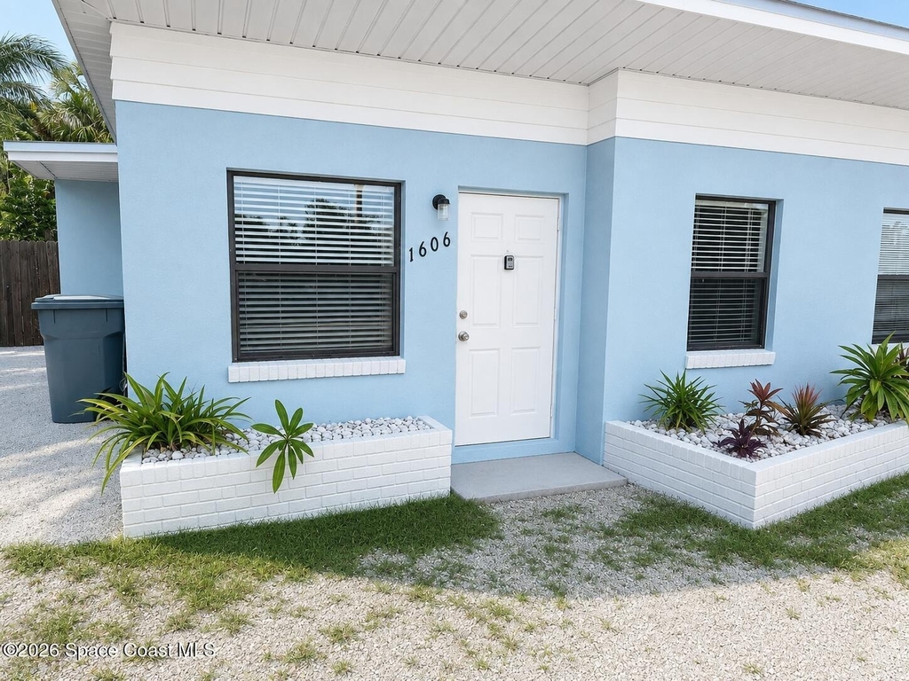 1606 S Miramar Avenue - Photo 0