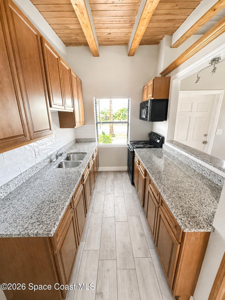 1606 S Miramar Avenue - Photo 3