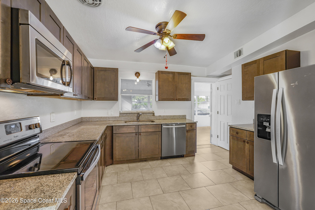 1895 Coolidge Avenue - Photo 6