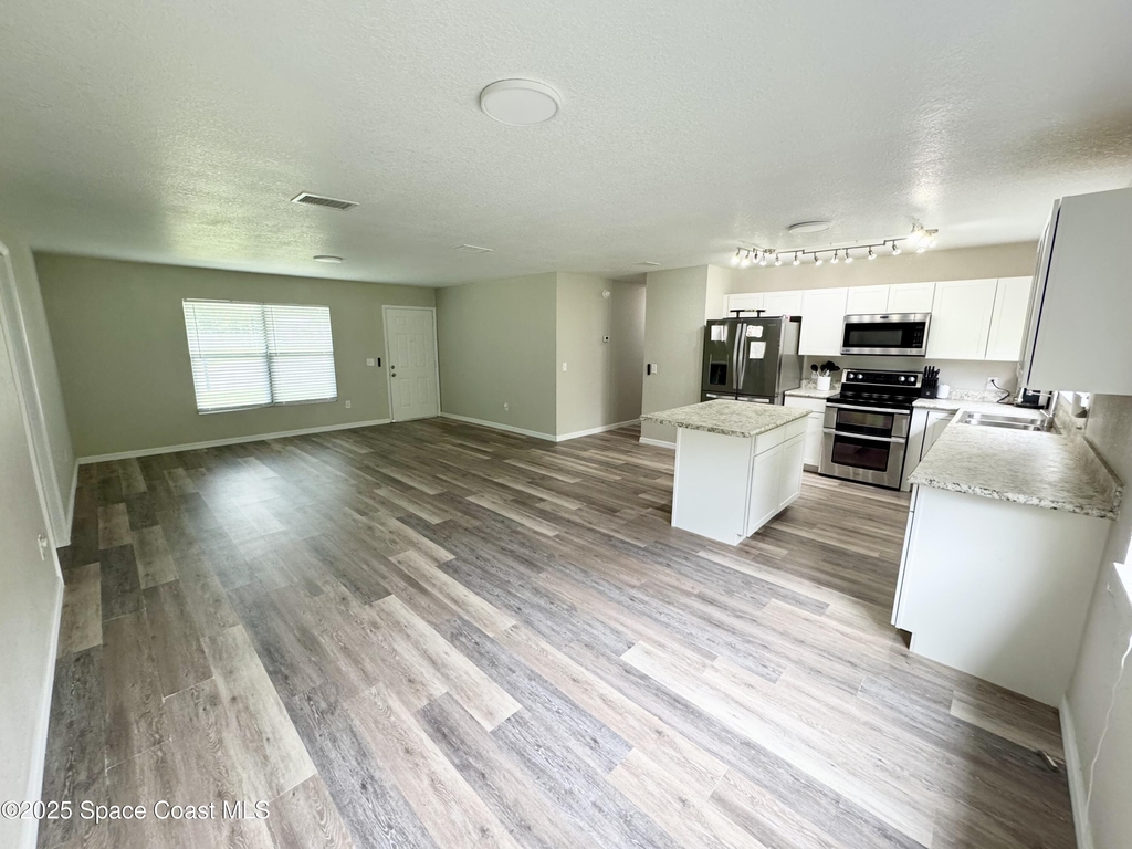 1259 Cambo Court Ne - Photo 3