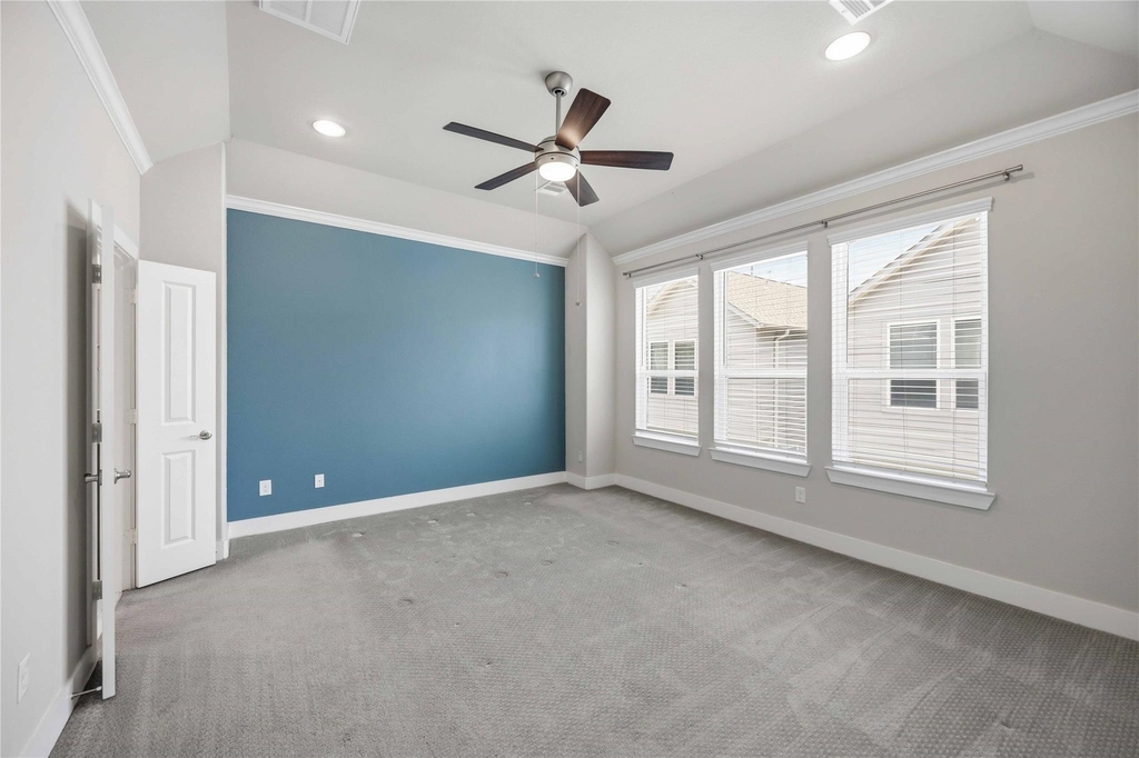 420 W 28th Street - Photo 7