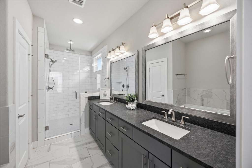 420 W 28th Street - Photo 15
