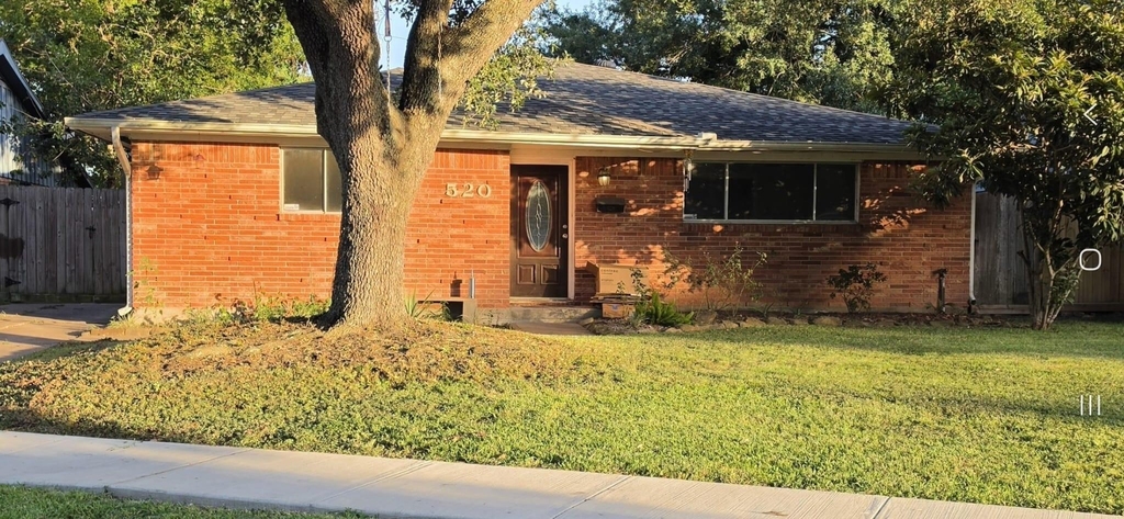 520 Westside Court - Photo 0