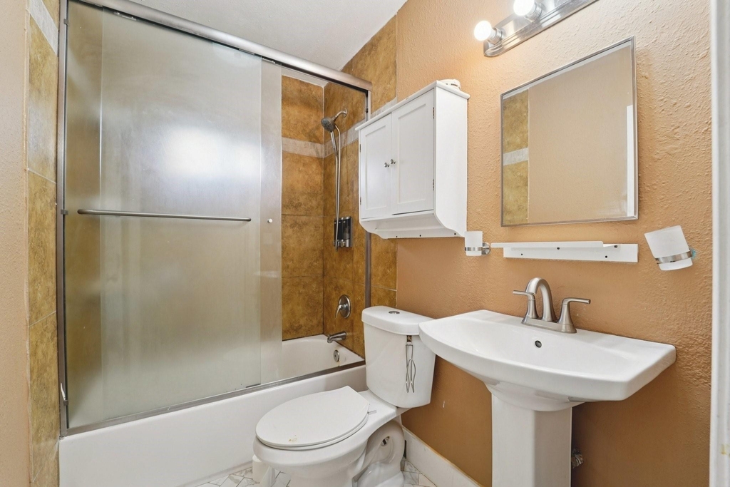 5224 Bernardo De Galvez - Photo 4